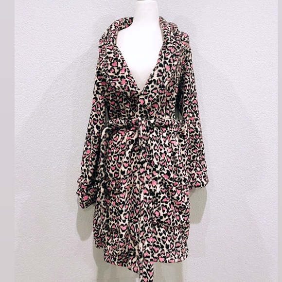 VICTORIA’S SECRET Plush Pink Hearts Leopard robe - Picture 2 of 4